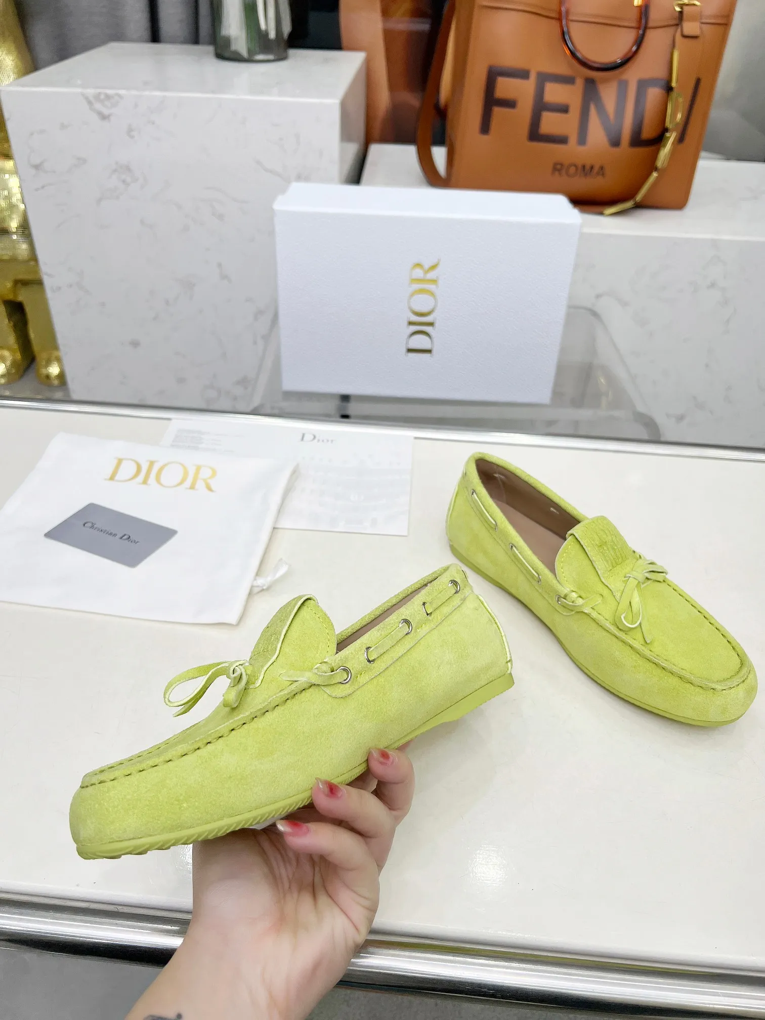 👟👟Ex-factory price 500👟👟 Dior's new spring and summer ultra-light jelly series loafers are brand new. The layout strives to create fashionable classic items. New products created at the first substantial show of Paris Fashion Week. The inspiration is cleverly combined by the D chief designer on the perfect shoe shape. Paired with brand buckles, it is even more fashionable! Original version, perfect and exquisite workmanship!  ✔️Upper: original fabric ✔️Inner lining: imported sheepskin lining ✔️Sole: original outsole ✔️Size: #35-41 (40 41 customized items are not returnable)